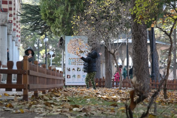 Eskişehir’in tarihi ve kültür açısından en önemli bölgelerinden biri olan Odunpazarı, ara tatili fırsat bilen öğrencilerle adeta dolup taştı