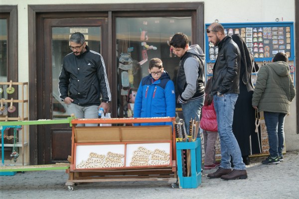 Eskişehir’in tarihi ve kültür açısından en önemli bölgelerinden biri olan Odunpazarı, ara tatili fırsat bilen öğrencilerle adeta dolup taştı