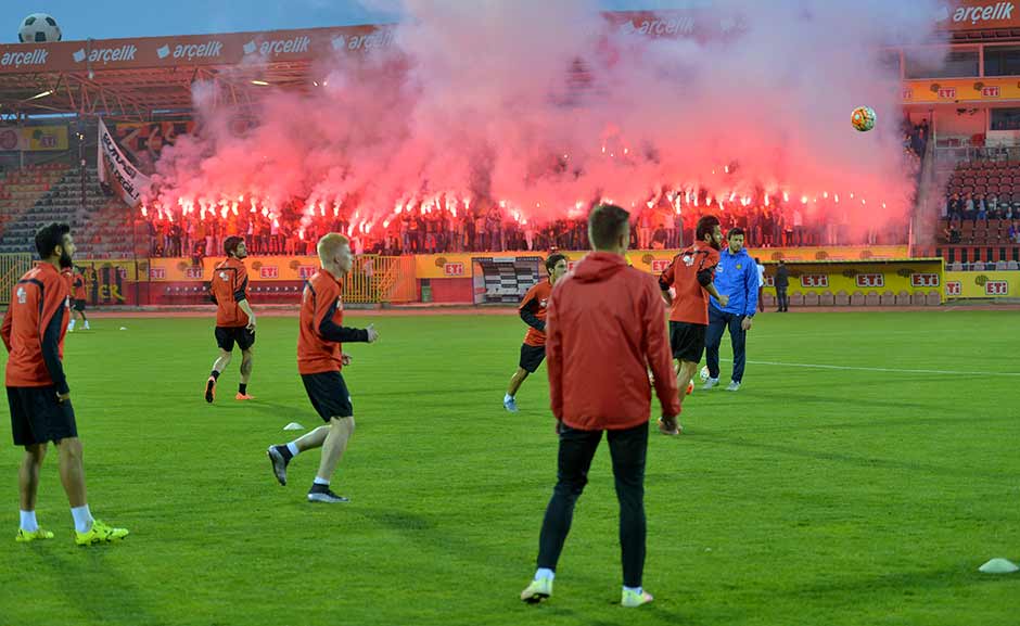 Spor Toto Süper Lig'in 33. haftasında oynanacak olan ve düşme hattını yakından ilgilendiren Eskişehirspor - Medipol Başakşehir maçı öncesi, Es-Es son kez çimlerine basacağı Atatürk Stadyumu'nda antrenman yaptı. 