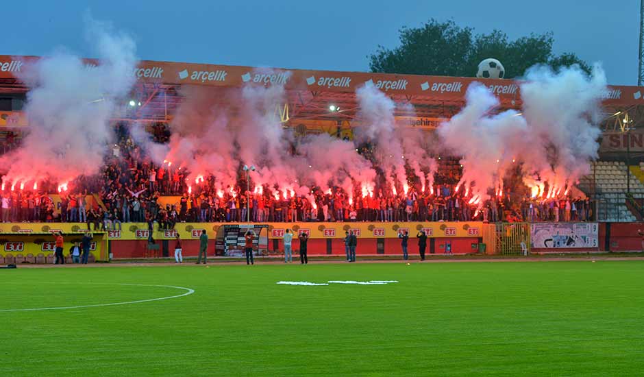 Spor Toto Süper Lig'in 33. haftasında oynanacak olan ve düşme hattını yakından ilgilendiren Eskişehirspor - Medipol Başakşehir maçı öncesi, Es-Es son kez çimlerine basacağı Atatürk Stadyumu'nda antrenman yaptı. 