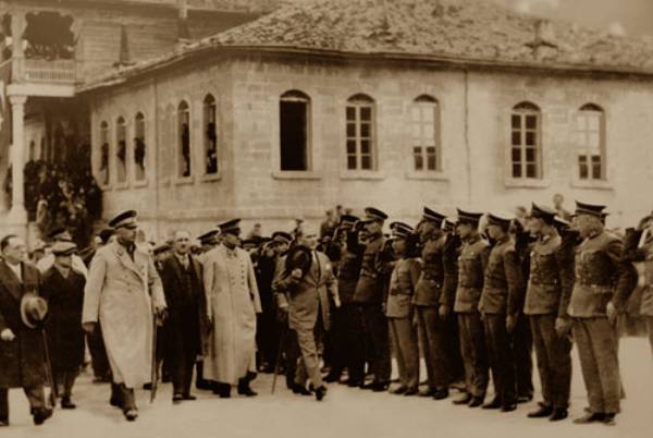 Türkiye Cumhuriyeti'nin kurucusu Mustafa Kemal Atatürk'ün daha önce görmediğiniz fotoğrafları... 