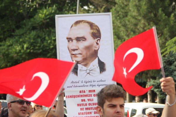 Ulu Önder Mustafa Kemal Atatürk’ün Eskişehir’e gelişinin 99. yıldönümü dolasıyla çeşitli etkinlikler düzenlendi. Atatürk’ün kente gelişi canlandırıldı. 