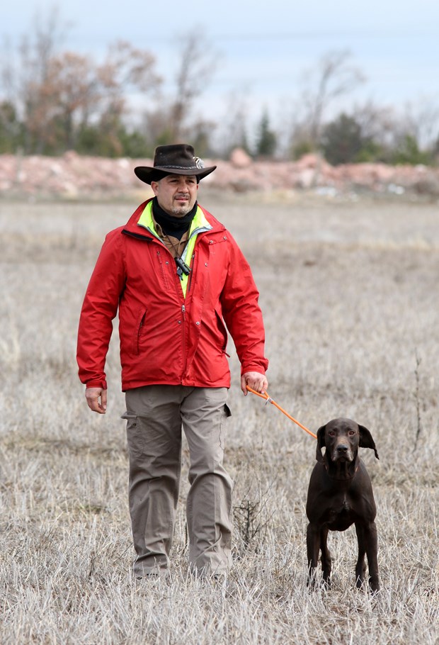 Köpek Irkları ve Kinoloji Federasyonunca (KIF) düzenlenen ''İngiliz ve Continental Irklar Ali Faik Altınel Mera Yarışması''nda, farklı ırklara mensup av köpekleri birinci olabilmek için yarıştırıldı.