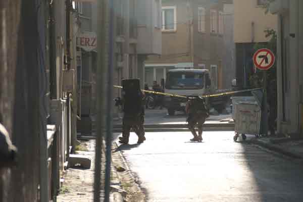 Evden 1 el silah sesi gelmesi üzerine şahsın yakalanması için özel harekat polisleri operasyon düzenledi.