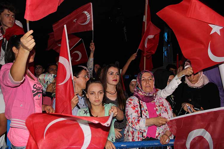 Avcı Eskişehir'de demokrasi nöbetinde