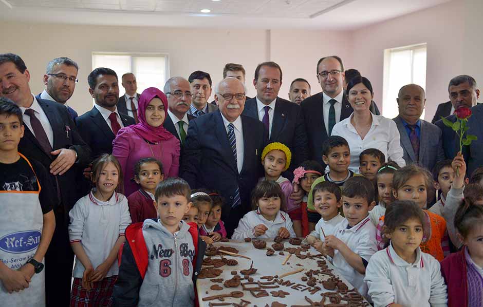 Milli Eğitim Bakanı Prof. Dr. Nabi Avcı, Eskişehir’de her yıl düzenlenen Yunus Emre’yi Anma Kültür ve Sanat Haftası kapsamındaki ‘Yunus Emre’nin Kabri’ni Ziyaret ve Anma Töreni’ne katıldı. 