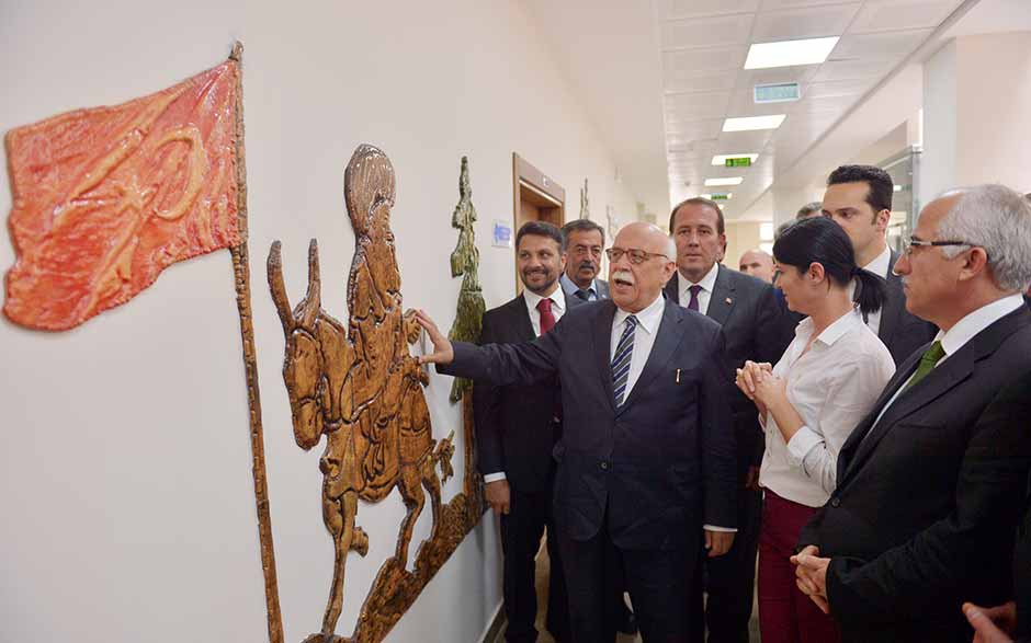 Milli Eğitim Bakanı Prof. Dr. Nabi Avcı, Eskişehir’de her yıl düzenlenen Yunus Emre’yi Anma Kültür ve Sanat Haftası kapsamındaki ‘Yunus Emre’nin Kabri’ni Ziyaret ve Anma Töreni’ne katıldı. 