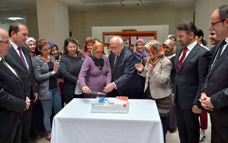 Milli Eğitim Bakanı Prof. Dr. Nabi Avcı, Eskişehir’de her yıl düzenlenen Yunus Emre’yi Anma Kültür ve Sanat Haftası kapsamındaki ‘Yunus Emre’nin Kabri’ni Ziyaret ve Anma Töreni’ne katıldı. 