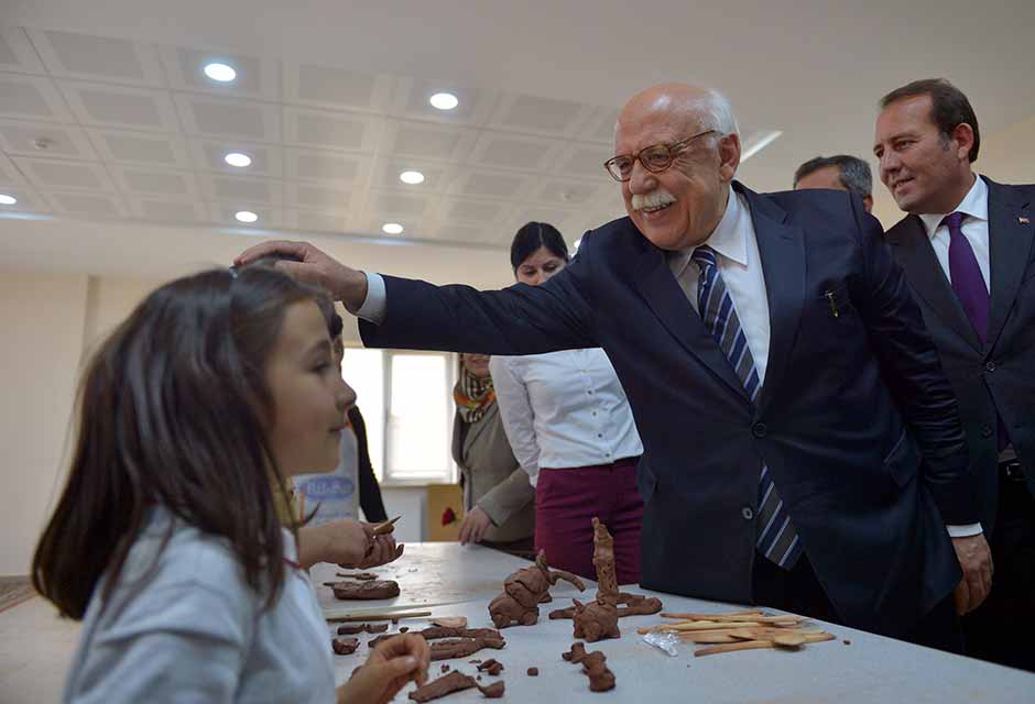 Milli Eğitim Bakanı Prof. Dr. Nabi Avcı, Eskişehir’de her yıl düzenlenen Yunus Emre’yi Anma Kültür ve Sanat Haftası kapsamındaki ‘Yunus Emre’nin Kabri’ni Ziyaret ve Anma Töreni’ne katıldı. 