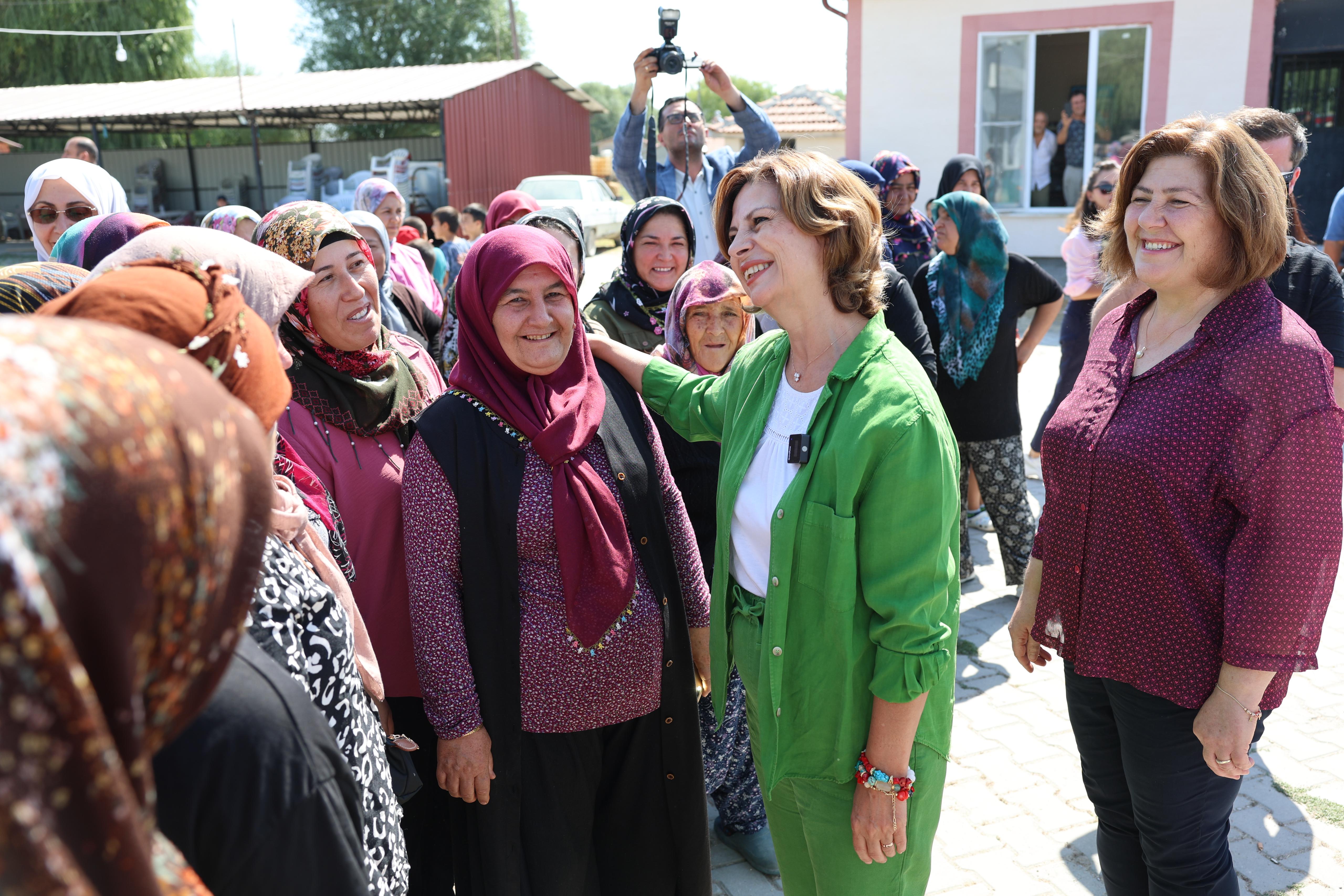 Mevlitte vatandaşları dinleye Ünlüce, Osmaniye Mahallesinin kültür ve geleneklerini yaşatan çok önemli bir değer olduğunu belirterek, “Tataristan’ın Başkenti Kazan şehri ile uzun yıllardır kardeş şehir bağımız var. İki kardeş şehir olarak ilişiklerimizi birlikte güçlendirmeye devam ediyoruz. Bu kapsamda Kazanlı öğrencilerle birlikte çeşitli etkinlikler yapmak istiyoruz. Özellikle Sabantuy Bayramı etkinliklerine ben de katılmak istiyorum. Kazan’daki binlerce yıllık geleneği Eskişehir’de sürdürdüğünüz için hepinize tek tek teşekkür ederim.” dedi. 