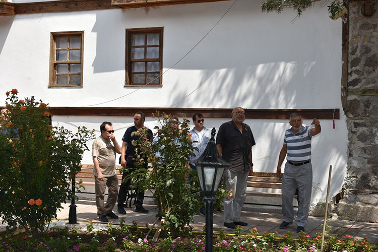 Eskişehir İnönü Belediye Başkanı Kadir Bozkurt, dünyaca ünlü yazar Cengiz Aytmatov’un oğlu, Kırgızistan eski Dışişleri Bakanı Askar Aytmatov’u ağırladı. 