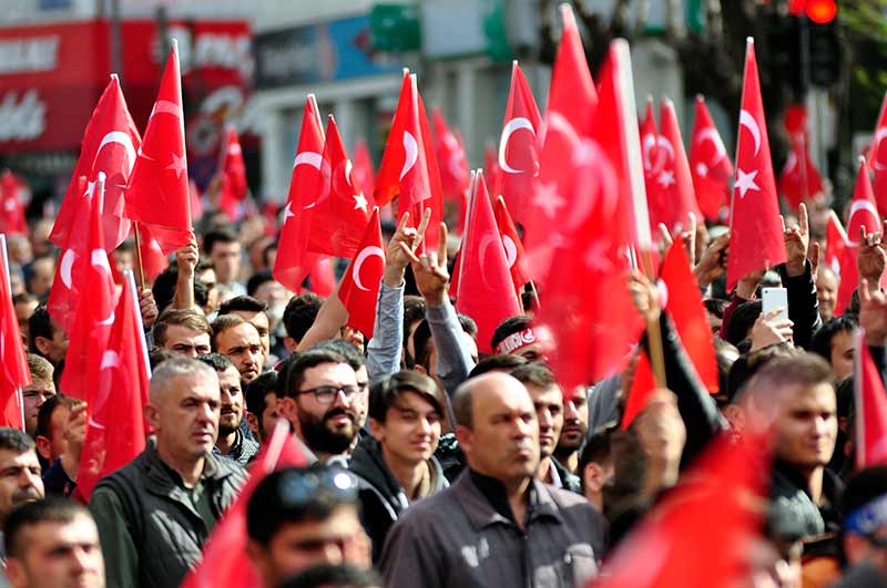 Milliyetçi Hareket Partisi (MHP) lideri Devlet Bahçeli, 16 Nisan referandum çalışmaları kapsamında miting yaptığı Afyonkarahisar da Fırat Kalkanı Operasyonu’nu değerlendirdi. 