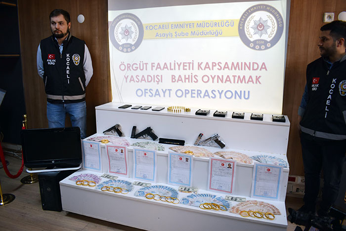 Eskişehir'i de kapsayan Kocaeli merkezli 15 ilde yapılan "Ofsayt" adlı operasyonda Türkiye'ye yasa dışı bahis sistemini getirdiği iddia edilen örgüt lideri B.S.'nin de olduğu 67 kişi gözaltına alındı. Bahisten kazanılan yaklaşık 109 milyon 555 bin TL'lik para ve gayrimenkule ise el konuldu. 