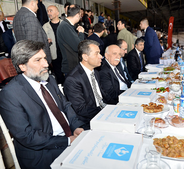 Kültür ve Turizm Bakanı Nabi Avcı, Sivrihisarlılarla iftar programında bir araya geldi.