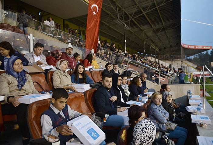 Kültür ve Turizm Bakanı Nabi Avcı, Sivrihisarlılarla iftar programında bir araya geldi.