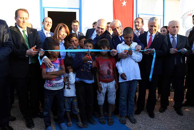 Eskişehir’de mevsimlik tarım işçilerinin çocuklarının öğrenim görmesi için yapılan ‘Göç Okulu’ programının açılışına katılan Çalışma ve Sosyal Güvenlik Bakanı Süleyman Soylu, devlet olarak mevsimlik tarım işçilerinin yanlarında olduklarını söyledi. 