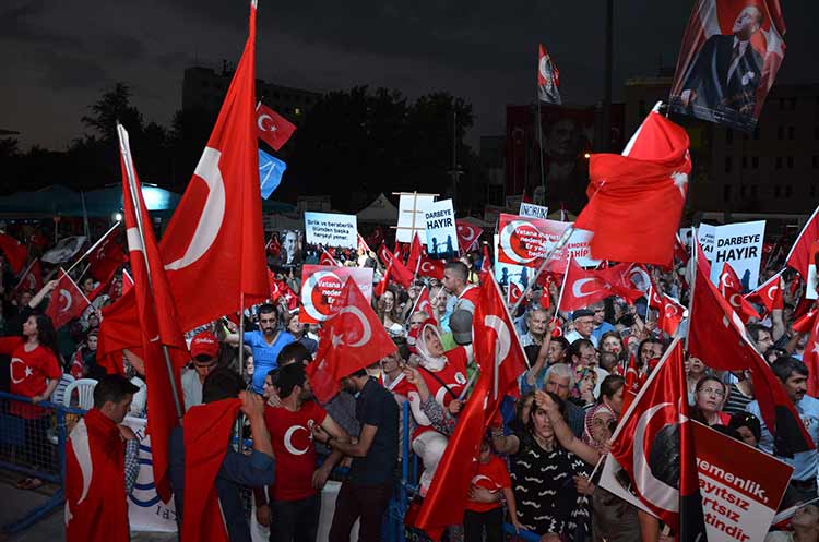 Bando Es Es'ten demokrasi nöbetine destek