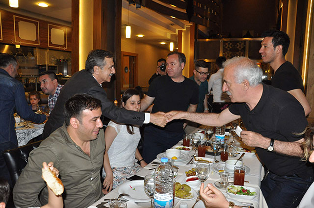 Tepebaşı Belediyesi tarafından, kentte görevli basın mensupları için iftar yemeği düzenlendi.