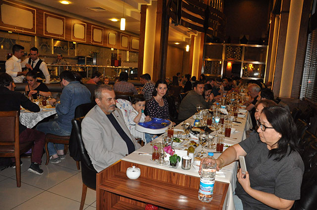 Tepebaşı Belediyesi tarafından, kentte görevli basın mensupları için iftar yemeği düzenlendi.