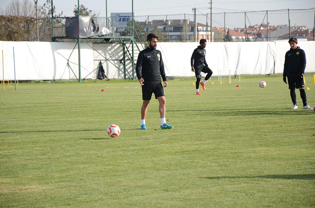 Eskişehirspor'u ziyaret eden Odunpazarı Belediye Başkanı Kazım Kurt, takımın destekçisi olmaya devam edeceklerini söyledi. 