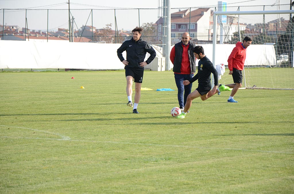 Eskişehirspor'u ziyaret eden Odunpazarı Belediye Başkanı Kazım Kurt, takımın destekçisi olmaya devam edeceklerini söyledi. 