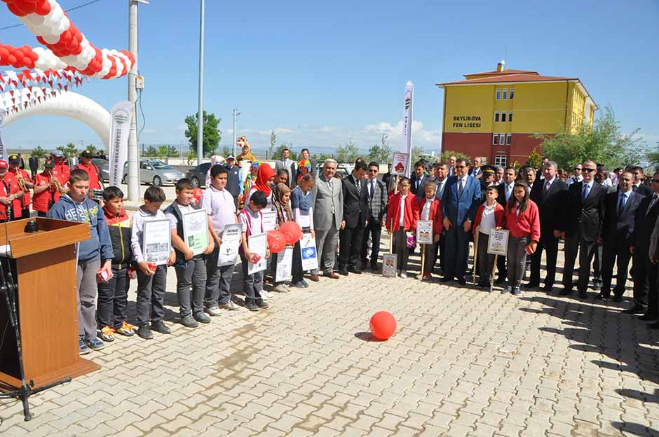 Eskişehir’in Beylikova ilçesinde bu yıl 2.’si düzenlenen Kitap Kültür ve Sanat Günleri başladı. 