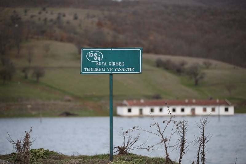 Bilecik'in Pazaryeri ilçesinde 2006 yılında baraj kurulmasının ardından büyük bölümü sular altında kalan Günyurdu köyünde, son yağışların da etkisiyle su seviyesi yükseldi.