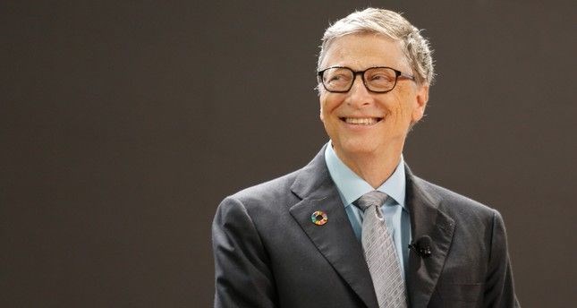 Genelde hayatlarını gözlerden uzak yaşamayı seven çift beraber kurdukları Bill ve Melinda Gates Vakfı’yla yaptıkları çalışmalarla objektiflere yansıyor. 