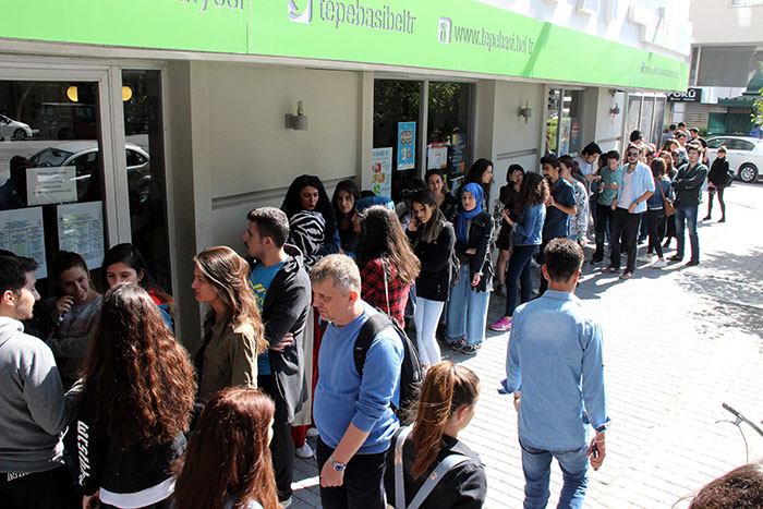 Tepebaşı Belediyesi Gençlik Merkezleri tarafından güz döneminde gerçekleştirilecek 33 farklı kurs için kayıt işlemleri yoğun talep ile başladı. 