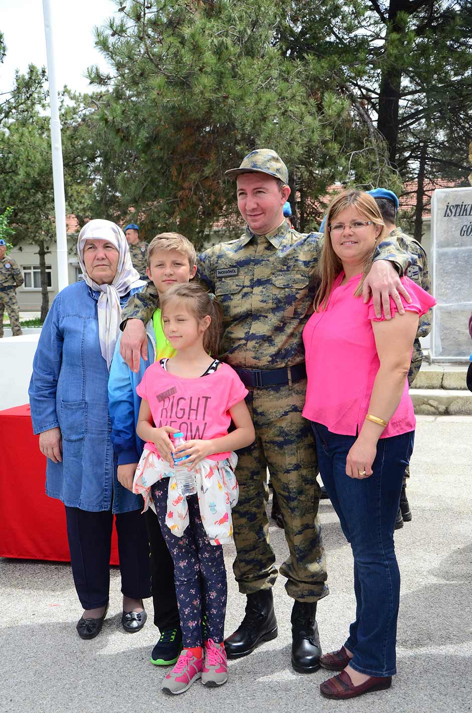 20 engelli bir günlüğüne temsili askerlik yaptı. 1. Ana Jet Üs Komutanlığı'nda düzenlenen törende engelliler için yemin töreni düzenlendi.