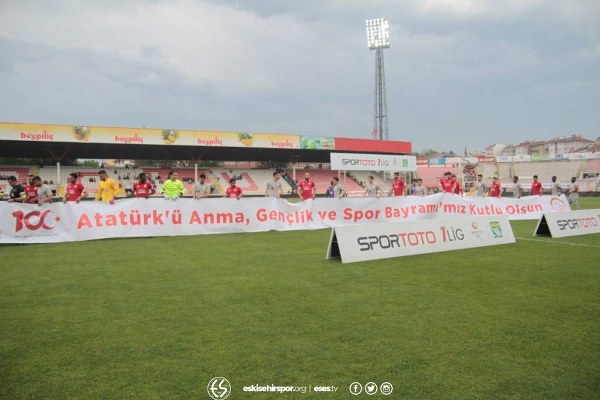 Spor Toto 1. Lig’in son haftasında Bolu Atatürk Stadyumu’nda oynanan Boluspor-Eskişehirspor karşılaşması, Boluspor’un 3-2’lık galibiyetiyle sonuçlandı. Es Es 83. dakikada gol bulup umutlandıktan saniyeler sonra 3. golü yedi.