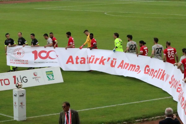 Spor Toto 1. Lig’in son haftasında Bolu Atatürk Stadyumu’nda oynanan Boluspor-Eskişehirspor karşılaşması, Boluspor’un 3-2’lık galibiyetiyle sonuçlandı. Es Es 83. dakikada gol bulup umutlandıktan saniyeler sonra 3. golü yedi.