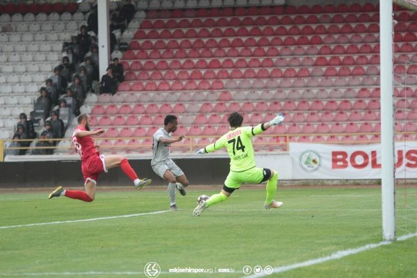 Spor Toto 1. Lig’in son haftasında Bolu Atatürk Stadyumu’nda oynanan Boluspor-Eskişehirspor karşılaşması, Boluspor’un 3-2’lık galibiyetiyle sonuçlandı. Es Es 83. dakikada gol bulup umutlandıktan saniyeler sonra 3. golü yedi.