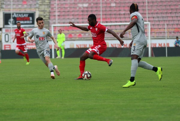 Spor Toto 1. Lig’in son haftasında Bolu Atatürk Stadyumu’nda oynanan Boluspor-Eskişehirspor karşılaşması, Boluspor’un 3-2’lık galibiyetiyle sonuçlandı. Es Es 83. dakikada gol bulup umutlandıktan saniyeler sonra 3. golü yedi.