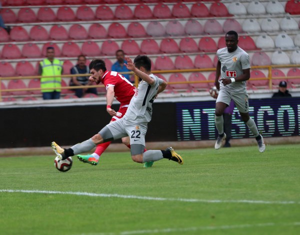 Spor Toto 1. Lig’in son haftasında Bolu Atatürk Stadyumu’nda oynanan Boluspor-Eskişehirspor karşılaşması, Boluspor’un 3-2’lık galibiyetiyle sonuçlandı. Es Es 83. dakikada gol bulup umutlandıktan saniyeler sonra 3. golü yedi.