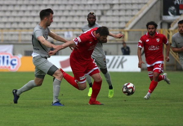 84. dakikada topla birlikte ceza sahası içine giren Mutlu Güler’in sert şutunda top ağlara gitti. 3-1 