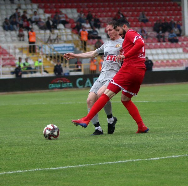 Spor Toto 1. Lig’in son haftasında Bolu Atatürk Stadyumu’nda oynanan Boluspor-Eskişehirspor karşılaşması, Boluspor’un 3-2’lık galibiyetiyle sonuçlandı. Es Es 83. dakikada gol bulup umutlandıktan saniyeler sonra 3. golü yedi.