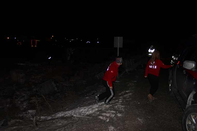 Bozüyük'te, yolcu otobüsünün devrilmesi neticesinde meydana gelen trafik kazasında 31 kişi yaralandı. 