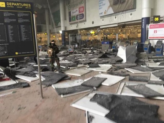 Belçika'ının başkenti Brüksel'deki Zaventem Havalimanı'nda iki patlama meydana geldi. İşte o patlamadan kareler.. Habertürk