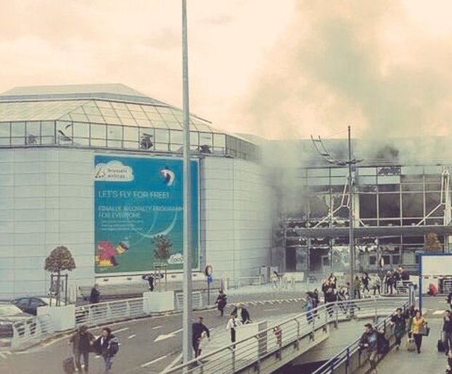 Belçika'ının başkenti Brüksel'deki Zaventem Havalimanı'nda iki patlama meydana geldi. İşte o patlamadan kareler.. Habertürk