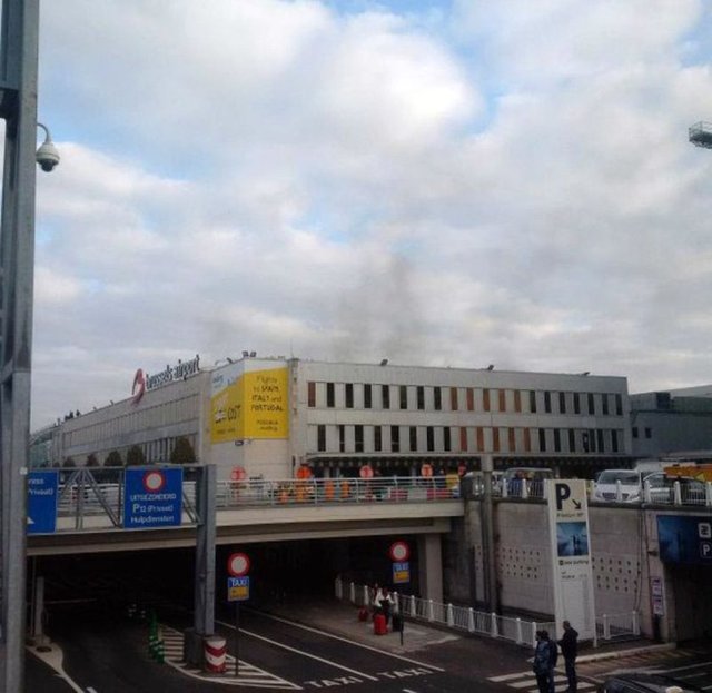 Belçika'ının başkenti Brüksel'deki Zaventem Havalimanı'nda iki patlama meydana geldi. İşte o patlamadan kareler.. Habertürk