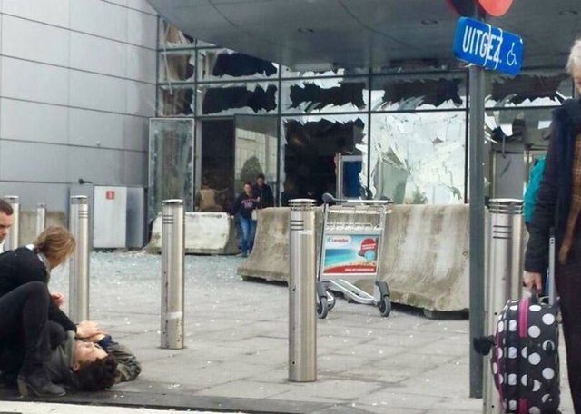 Belçika'ının başkenti Brüksel'deki Zaventem Havalimanı'nda iki patlama meydana geldi. İşte o patlamadan kareler.. Habertürk