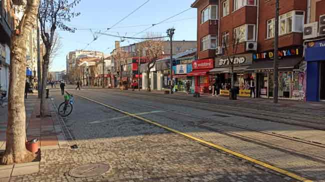 Özellikle yüksek kesimlerdeki mahallelerde yaşayan vatandaşların sokağa çıktığında yürümekte zaman zaman güçlük çekmeleri dikkatlerden kaçmadı.