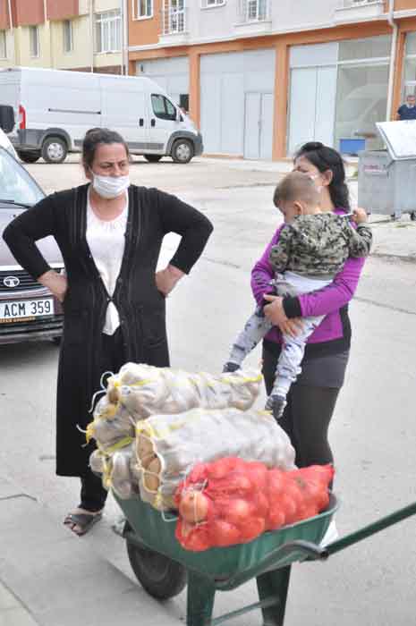 Cumhurbaşkanı Recep Tayyip Erdoğan da pandemi nedeniyle zor durumda kalan çiftçiye destek çalışmalarının süreceğini söyledi. 