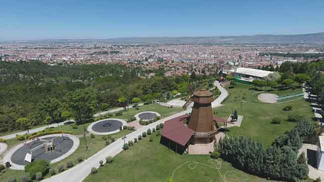 Odunpazarı Belediyesi, Ramazan Bayramı'nda tatile gidemeyen Eskişehirli vatandaşlara bölgede bulunan parklar ile alternatif bir gezi imkanı sunuyor