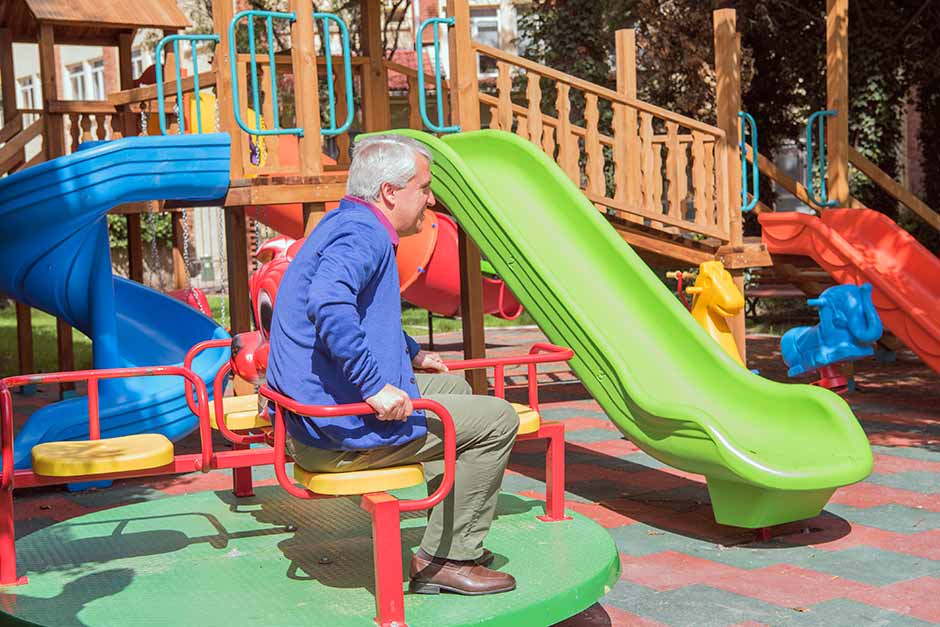 Anadolu Üniversitesi Rektörü Prof. Dr. Naci Gündoğan, kampüslerde tüm hızıyla devam eden altyapı çalışmalarını ve fiziki iyileştirmeleri, yeni dönem öncesinde yerinde inceleyerek çalışmalar hakkında bilgi aldı. 