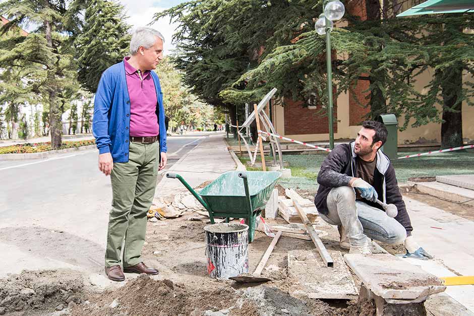 Anadolu Üniversitesi Rektörü Prof. Dr. Naci Gündoğan, kampüslerde tüm hızıyla devam eden altyapı çalışmalarını ve fiziki iyileştirmeleri, yeni dönem öncesinde yerinde inceleyerek çalışmalar hakkında bilgi aldı. 