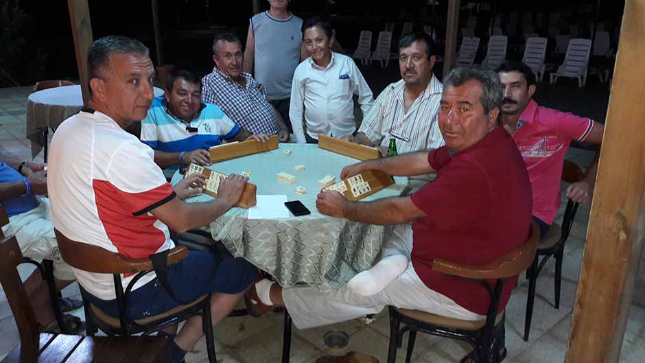 Sakatlar Derneği ”Engellileri Denizle Buluşturma” projesi kapsamında, bedensel engelli vatandaşlar, kendilerine eşlik eden yakınlarıyla birlikte tatil yaparak denizde yüzmenin keyfini yaşadı.