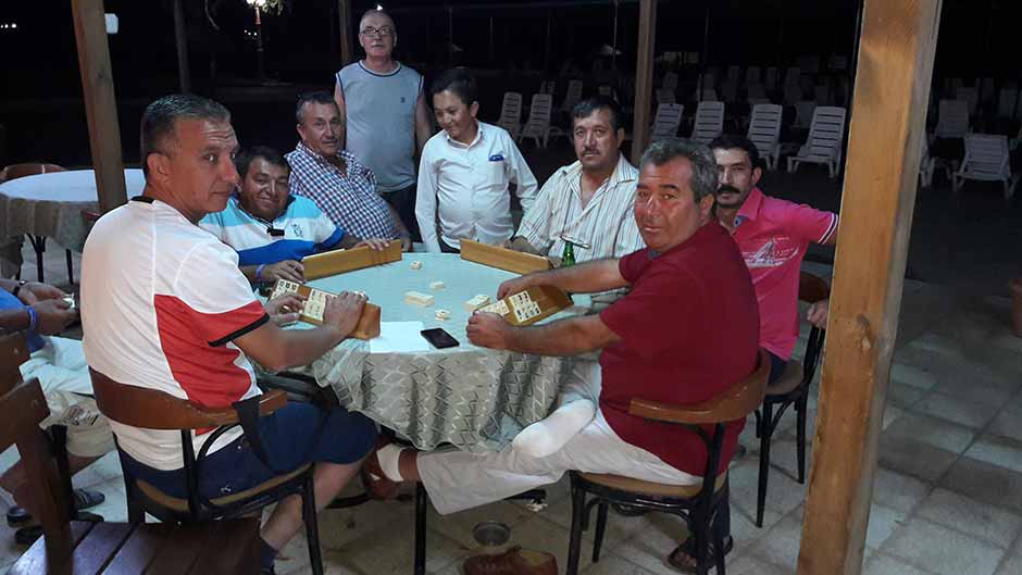 Sakatlar Derneği ”Engellileri Denizle Buluşturma” projesi kapsamında, bedensel engelli vatandaşlar, kendilerine eşlik eden yakınlarıyla birlikte tatil yaparak denizde yüzmenin keyfini yaşadı.