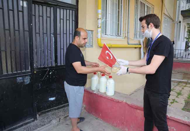 16-19 Mayıs tarihlerinde uygulanan sokağa çıkma yasağı nedeniyle Eskişehir Büyükşehir Belediyesi vatandaşların ihtiyaçlarının giderilmesi konusunda 7/24 görev başındaydı. ALO 153 Kriz Masası binlerce talebe cevap verirken, 19 Mayıs Atatürk'ü Anma Gençlik ve Spor Bayramı nedeniyle vatandaşlara bayrak, Kadir Gecesi nedeniyle de kandil simidi ulaştırdı. 